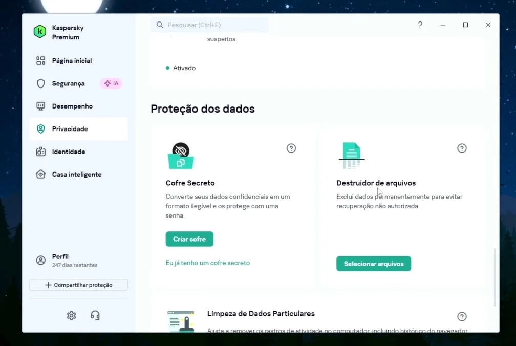 Tela de proteção de dados do Kaspersky com opções para criar um cofre digital, destruir arquivos e limpar dados particulares